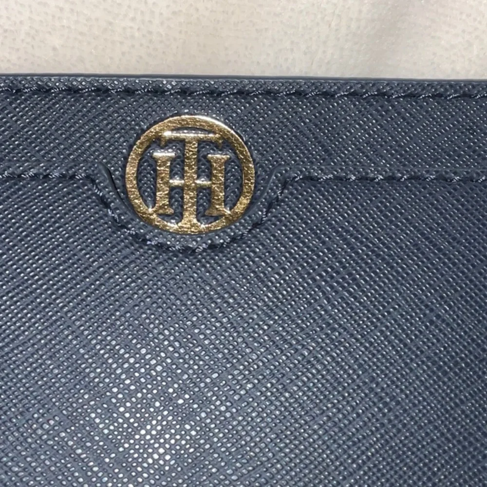 🌸3 for $18🌸 Tommy Hilfiger navy snap on credit card holder bag / wallet NWOT